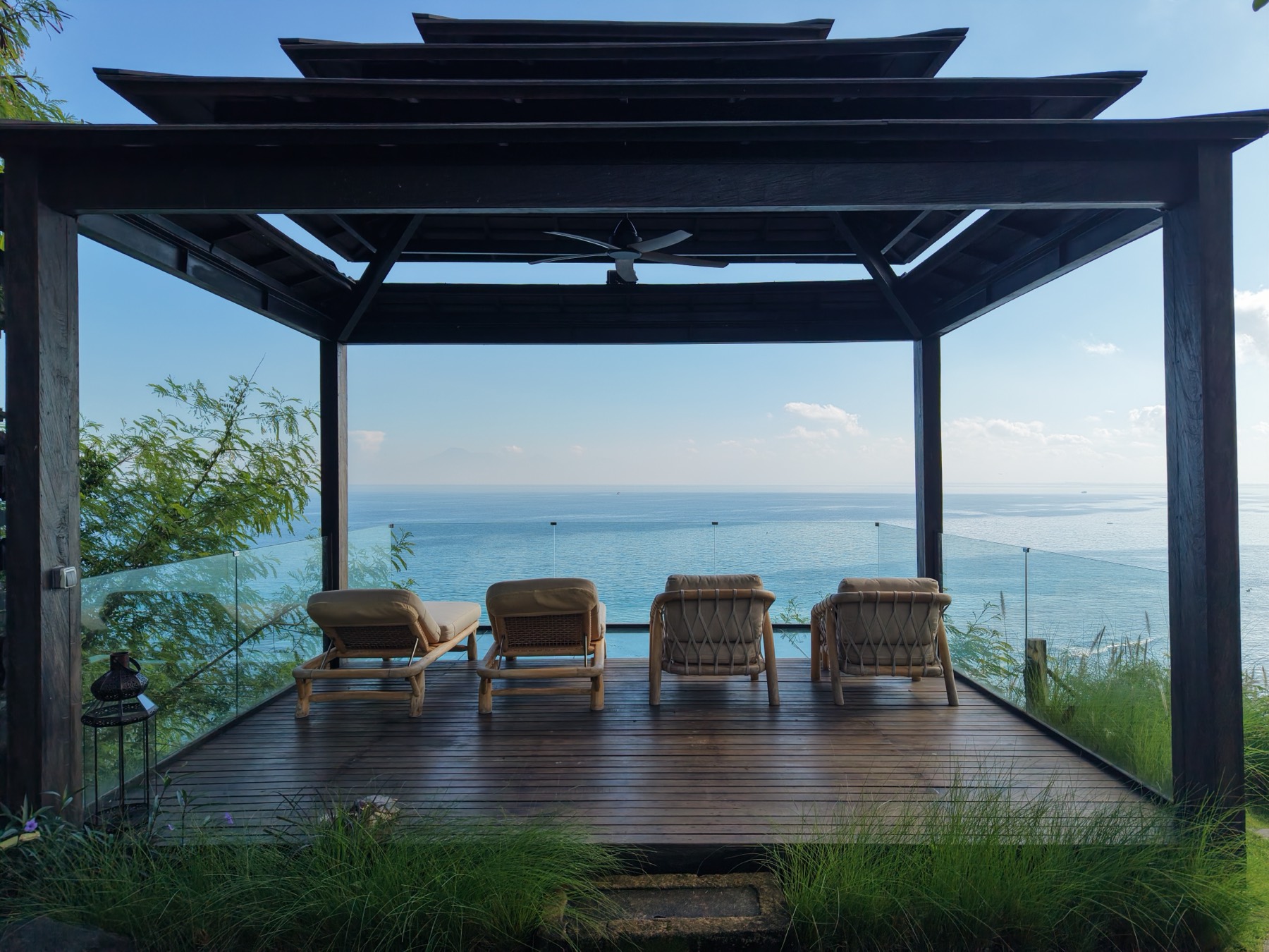 The cliff terrace deck above the ocean