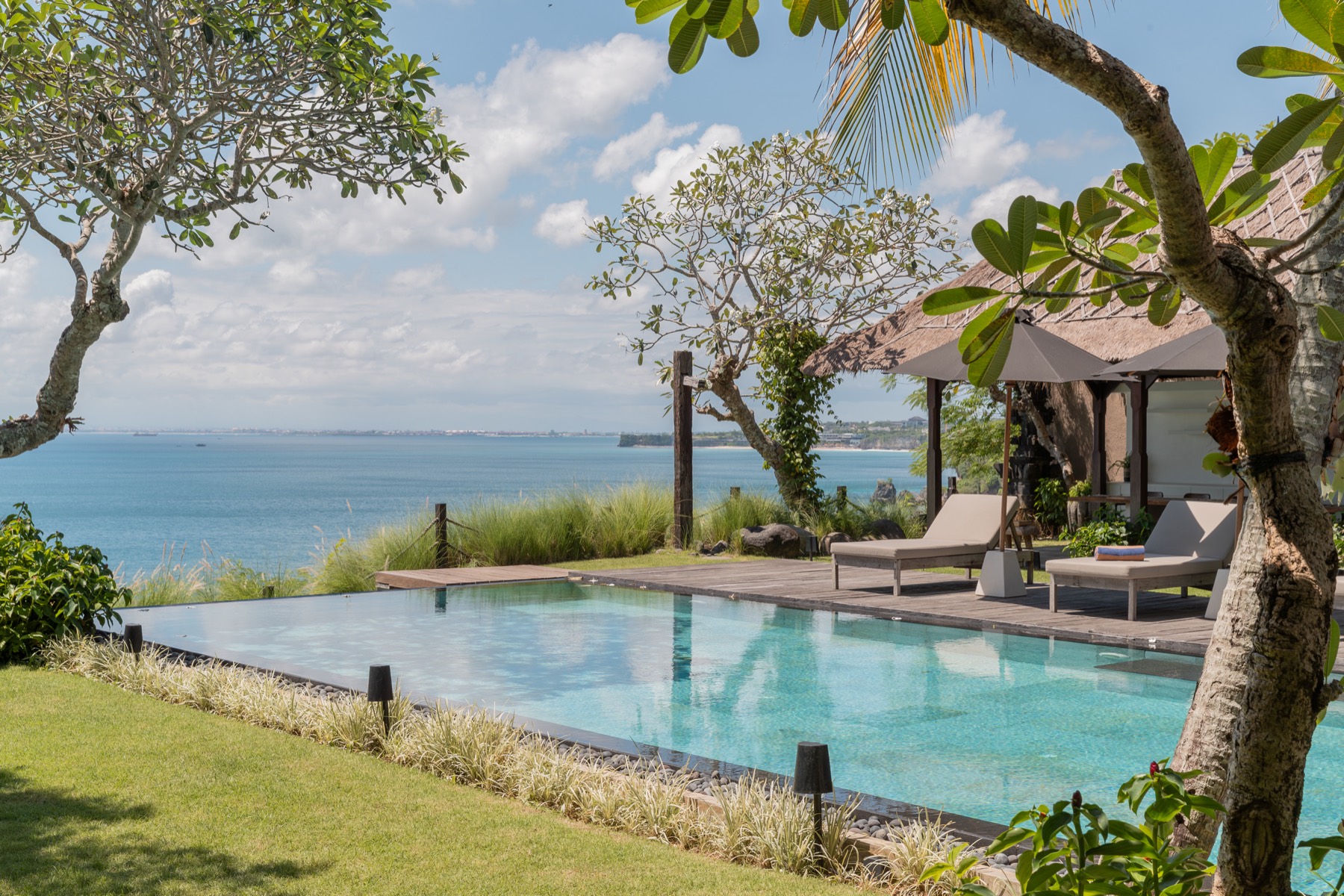 Infinity pool overlooking the Indian Ocean