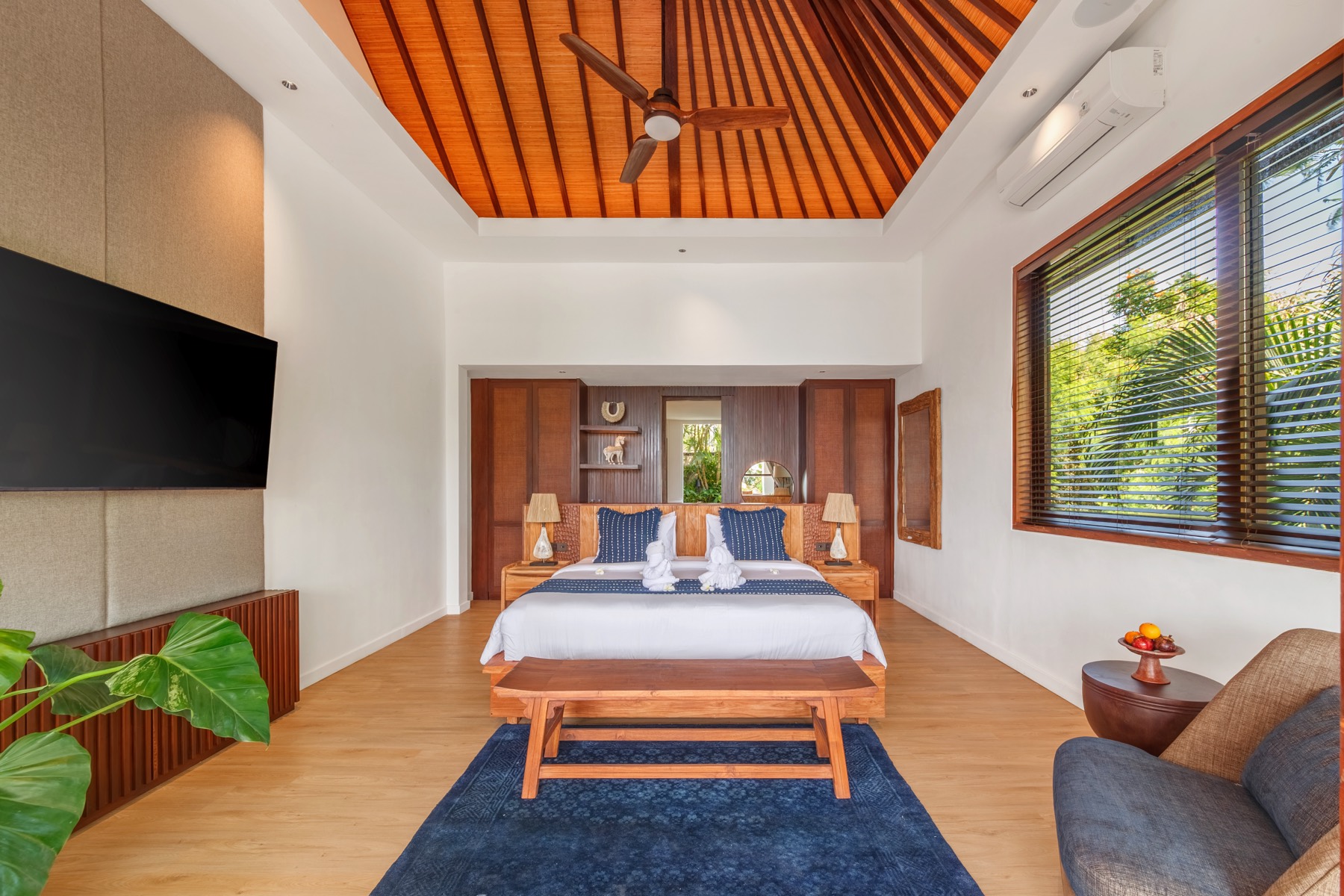 Suluban bedroom