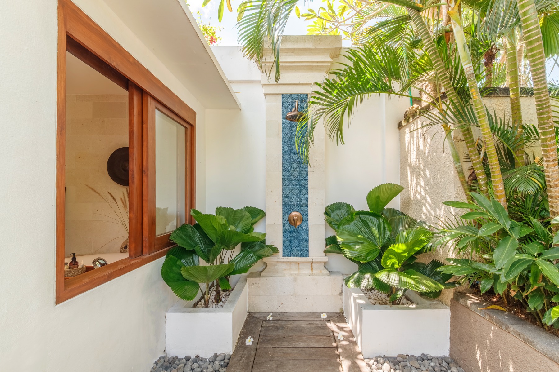 Suluban private garden courtyard